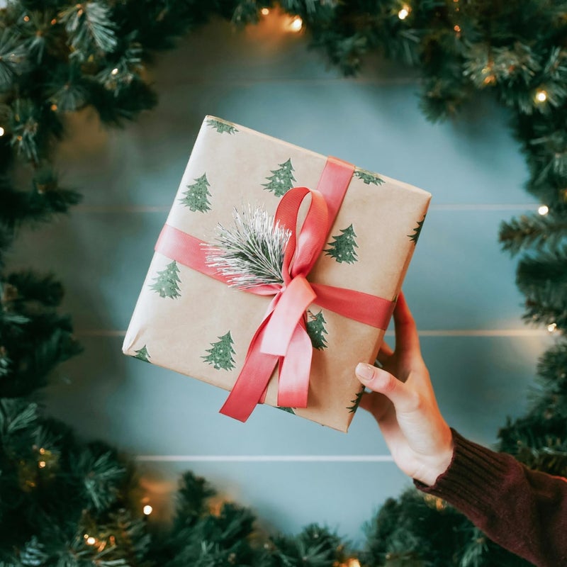 YGbridge Artificial Green Pine Needles Branches, 50 PCS Small Pine Twigs Stems Picks, Fake Greenery Pine Picks for Christmas Garland, Wreath, Home Holiday Decoration (50, Green White) - Image 4